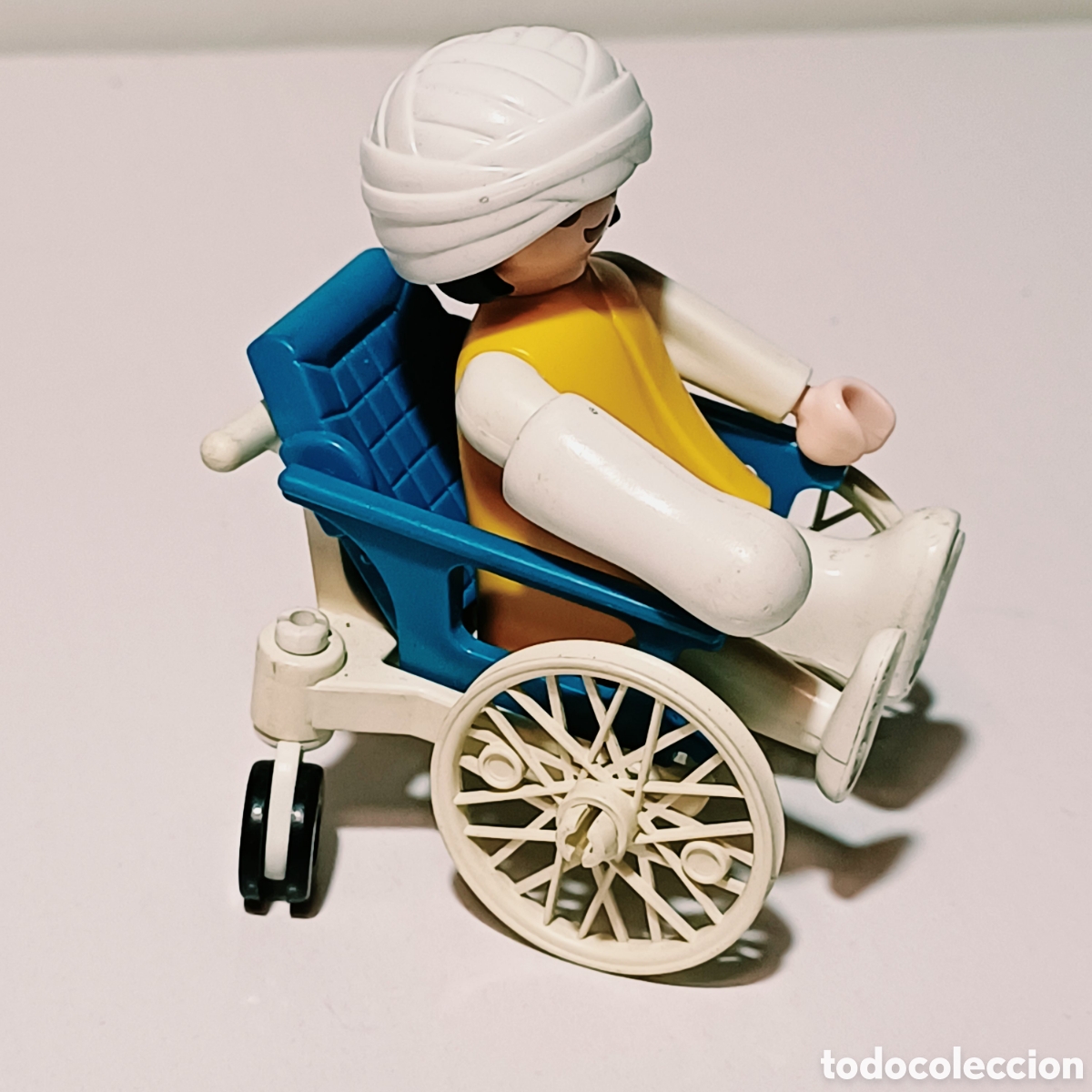 Playmobil: Figura Playmobil enferma paciente silla de ruedas escayolada clinica ambulancia ref. 3456