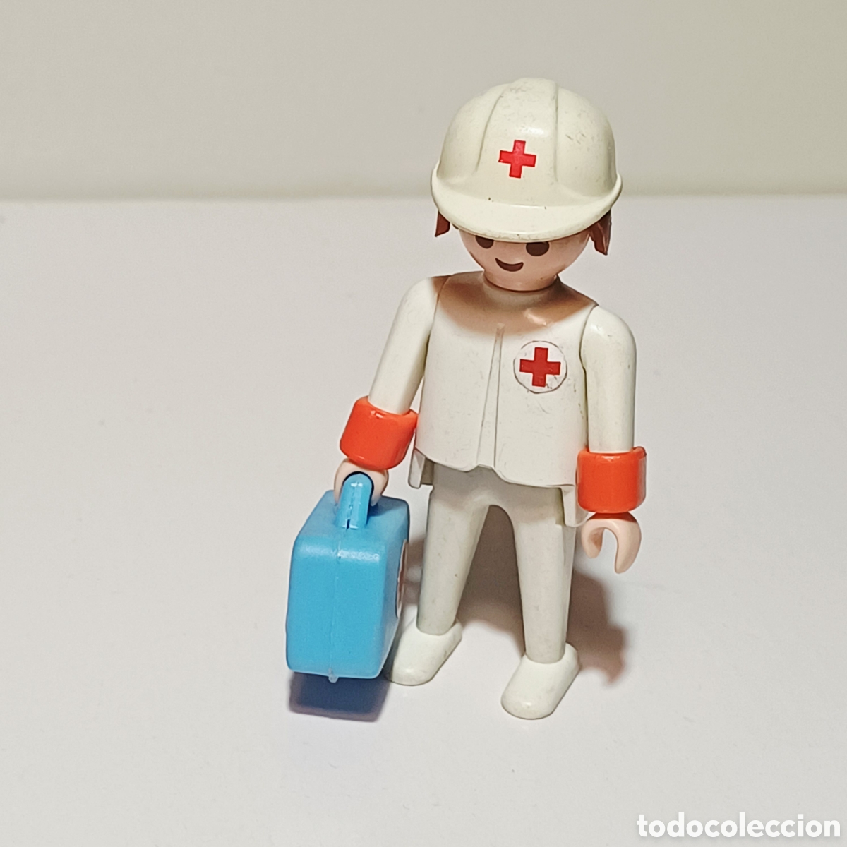 Playmobil: Figura playmobil enfermero con casco malet&iacute;n azul ambulancia clinica hospital