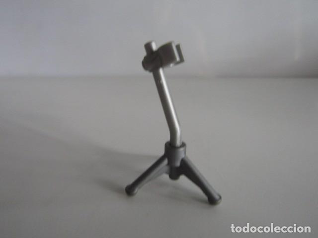 Playmobil: DIFICIL SOPORTE PLATEADO PARA INSTRUMENTOS BAJOS GRUPOS DE ROCK MUSICOS PLAYMOBIL