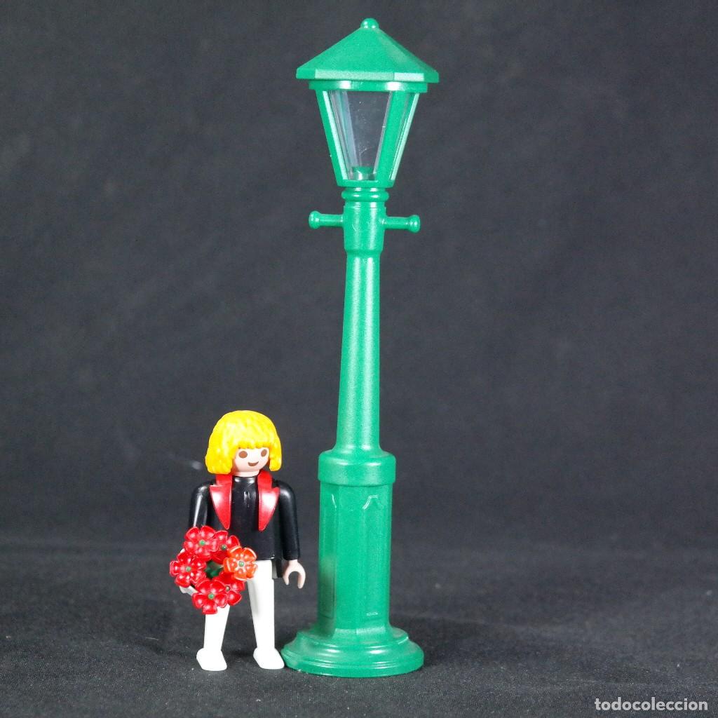 Playmobil: Playmobil caballero con flores y farol k☼