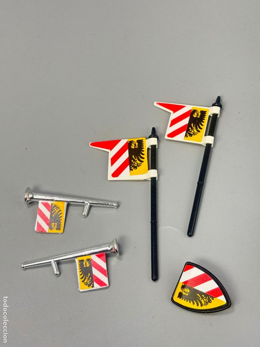 Playmobil: Playmobil lote bandera trompeta escudo soldado medieval primera &eacute;poca