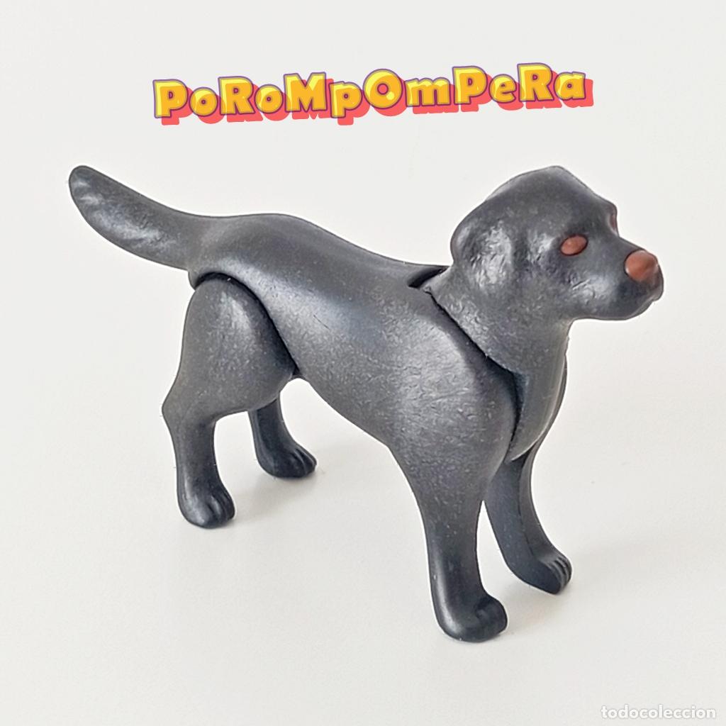 Playmobil: PLAYMOBIL PERRO LABRADOR NEGRO OJO Y HOCICO MARR&Oacute;N 5125