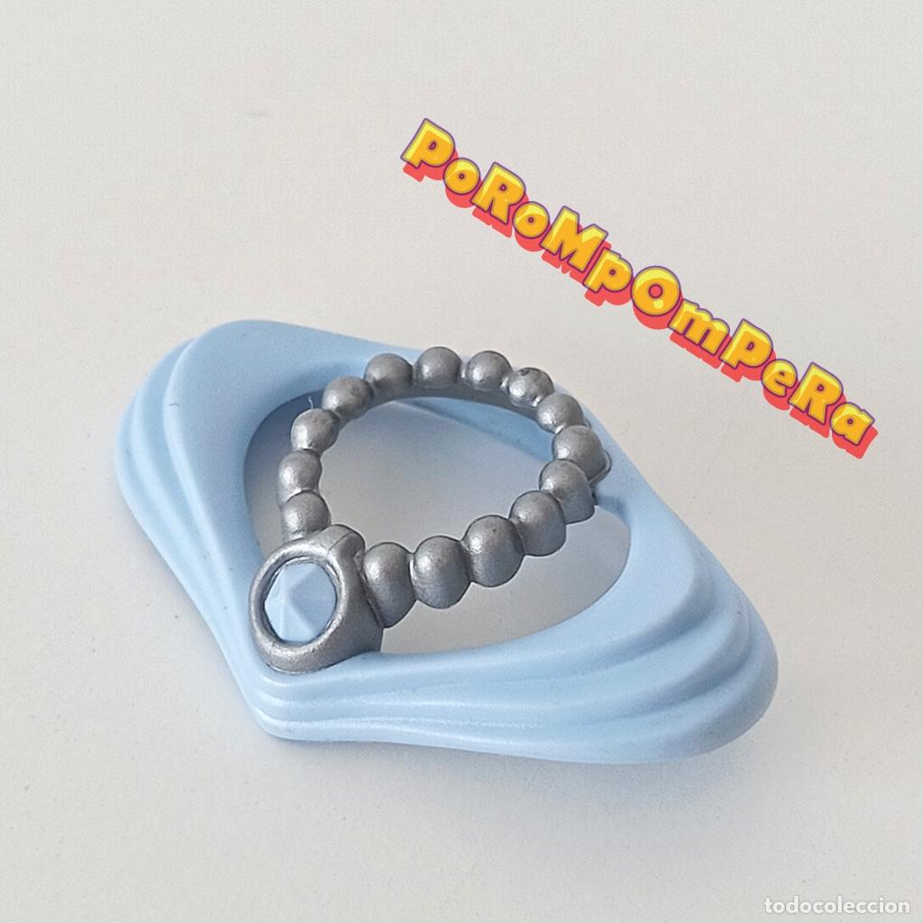 Playmobil: PLAYMOBIL pa&ntilde;uelo celeste hombro con collar plateado dama victorian hombrera chal vestido U1