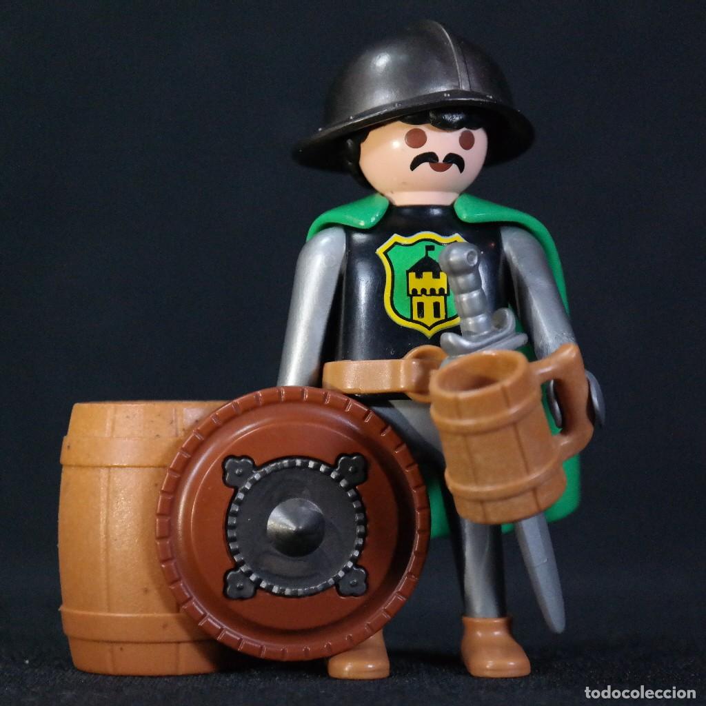 Playmobil: Playmobil caballero medieval con barril ☼