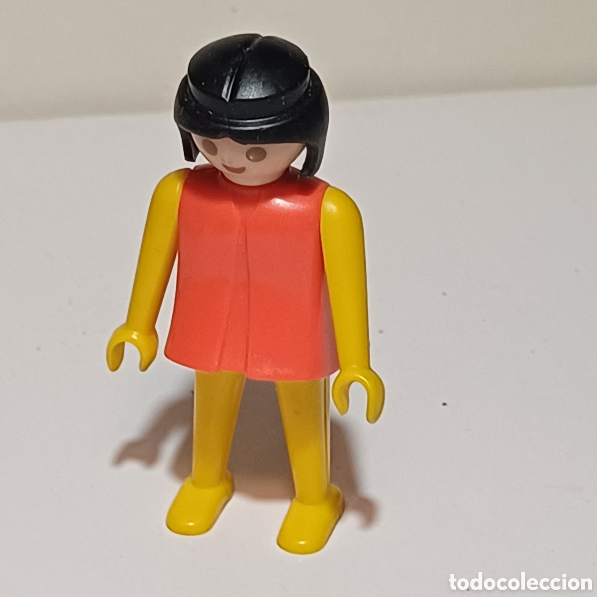 Playmobil: Figura Playmobil mujer city ciudad primera epoca torso rojo brazos piernas amarillo