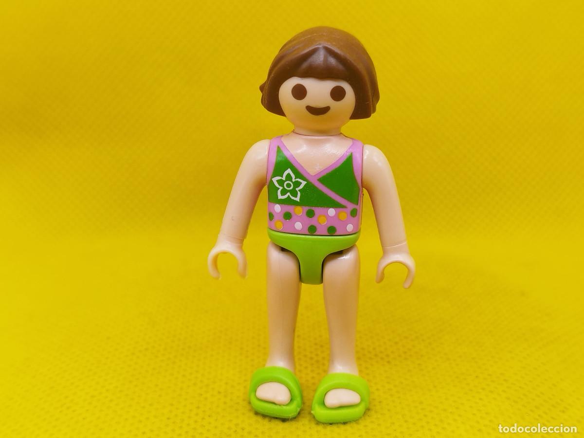Playmobil: Playmobil Ni&ntilde;a con ba&ntilde;ador y chanclas verdes