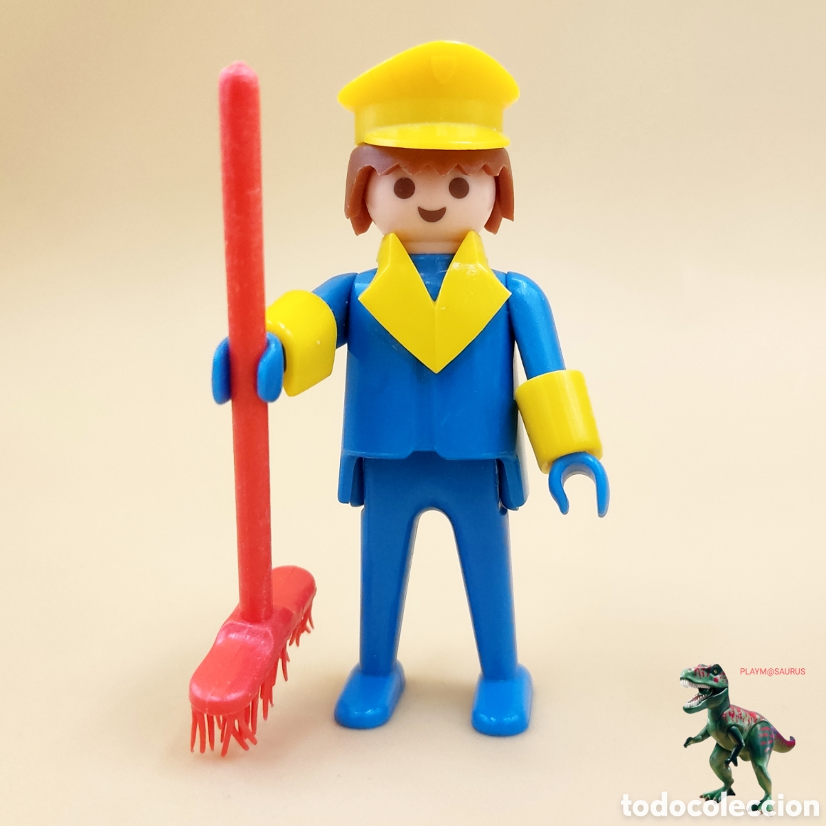 Playmobil: Playmobil figura hombre trabajador circo antiguo solapas amarillas 3510 antiguo limpiador escoba