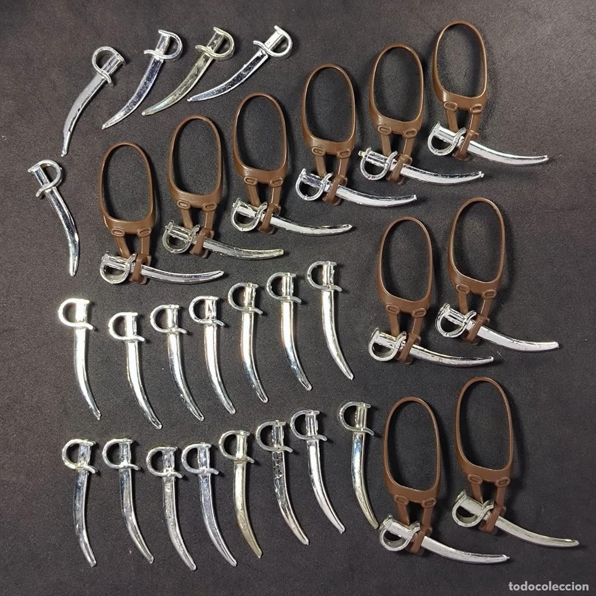 Playmobil: Playmobil portaespadas con espadas cromadas en excelente estado ☼