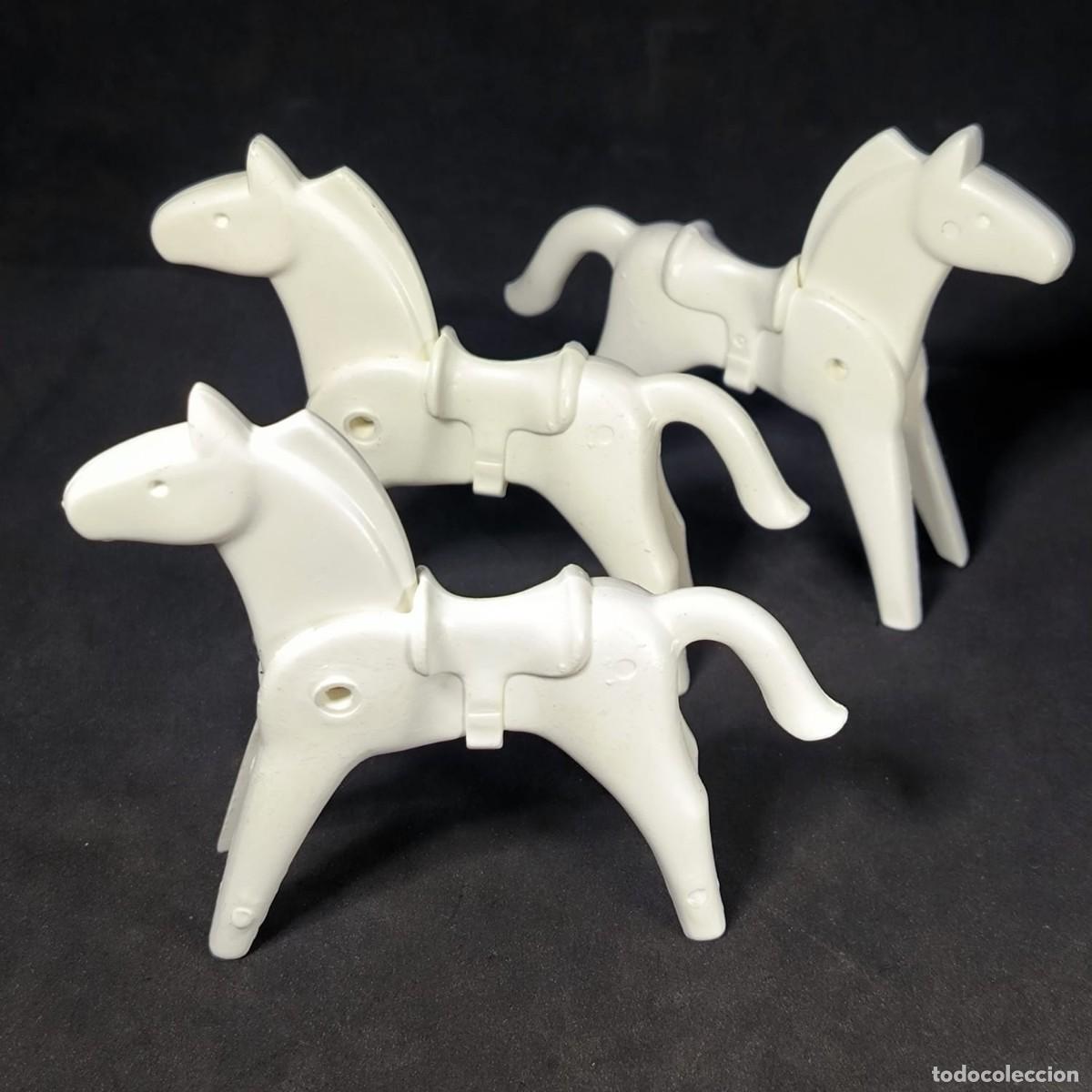 Playmobil: Playmobil tres caballos totalmente blancos con monturas fijas ☼