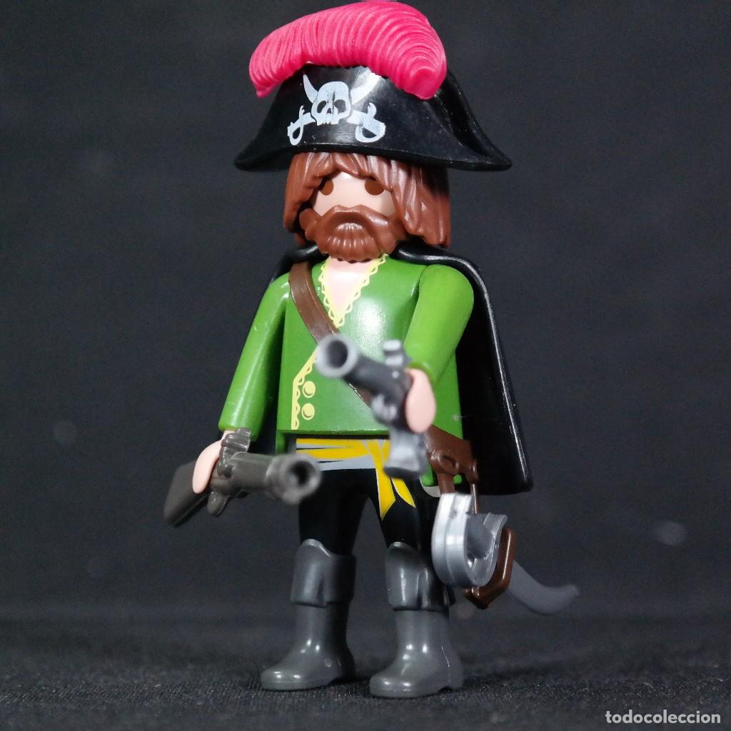 Playmobil: Playmobil pirata con capa negra ☼