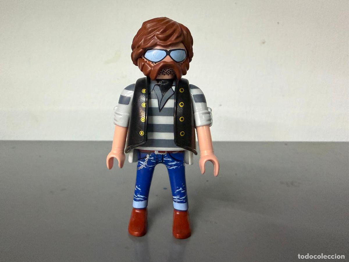 Playmobil: PLAYMOBIL figura malote con barba y gafas jeans y chaleco macarra- mix25