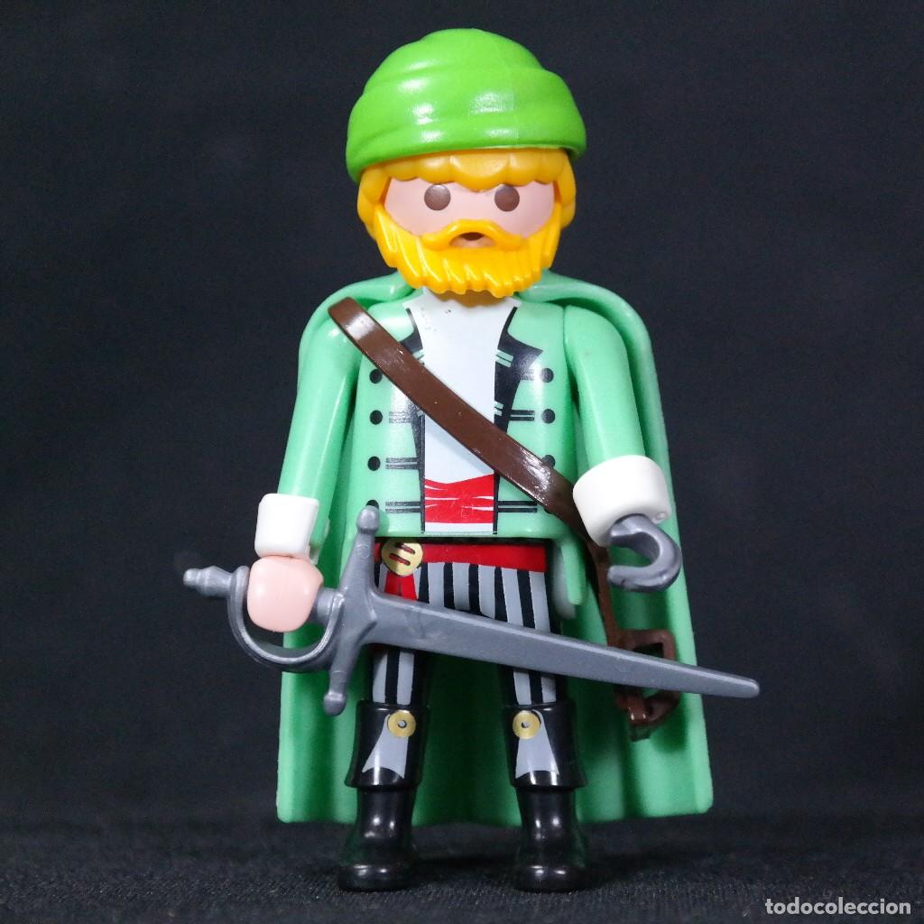 Playmobil: Playmobil pirata con capa verde ☼
