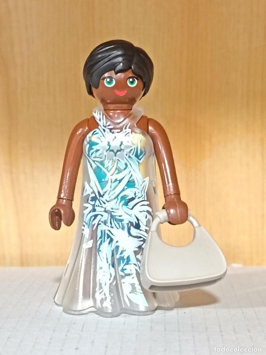 Playmobil: PLAYMOBIL CHICA NEGRA CON VESTIDO Y BOLSO - 9/11/15