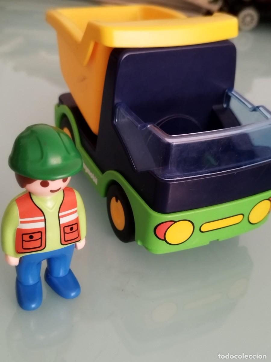 Playmobil: Figura Playmobil 123. Cami&oacute;n de construcci&oacute;n con trabajador.
