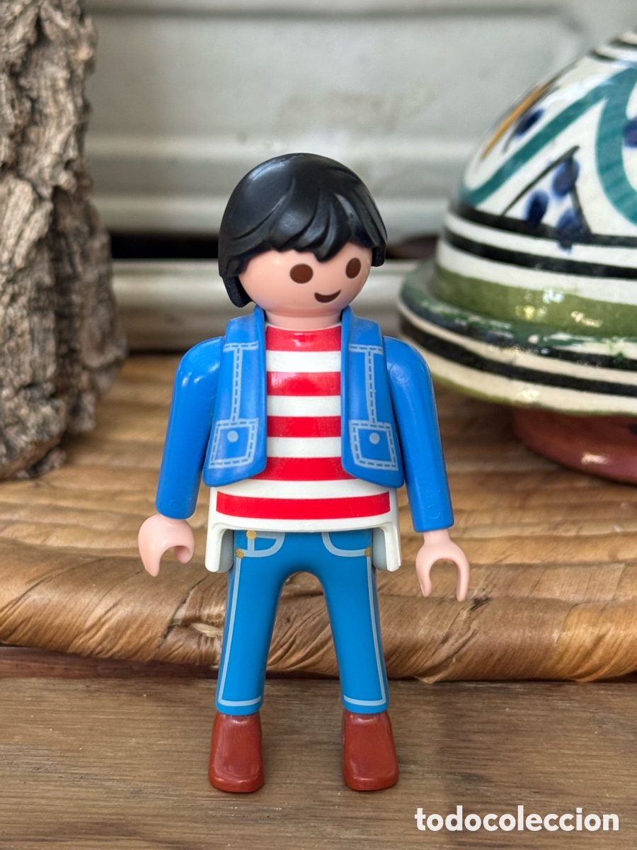 Playmobil: Figura Playmobil &ndash; Ni&ntilde;o/Joven con chaqueta azul