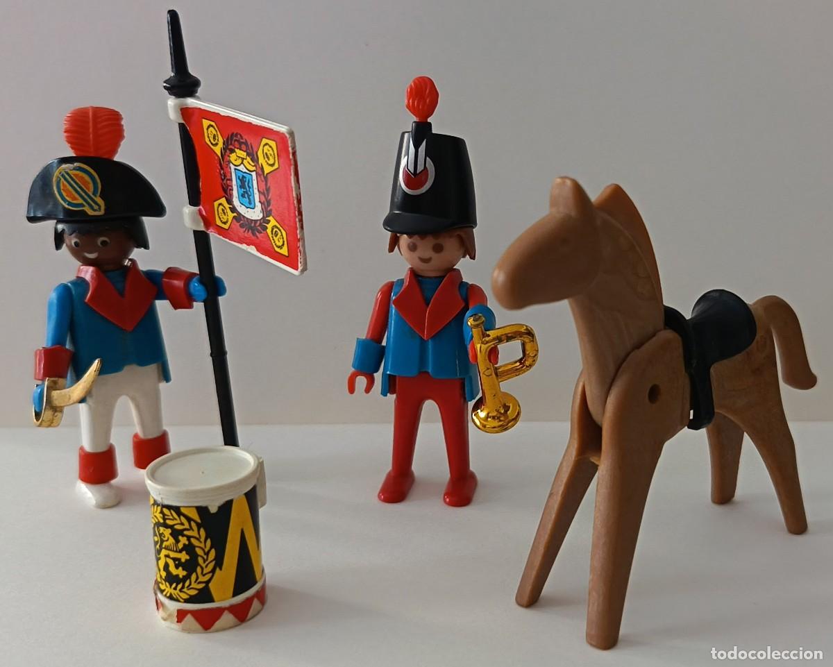 Playmobil: Juguetes Playmobil. 2 Soldados Ingleses, caballo, tambor, trompeta y bandera.