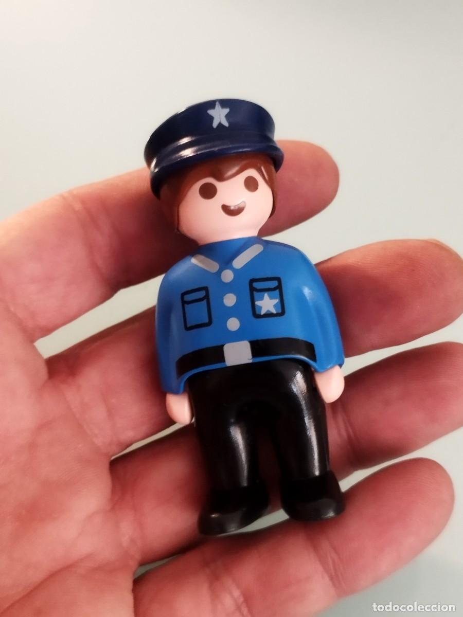 Playmobil: Figura Playmobil 123. Agente de polic&iacute;a.