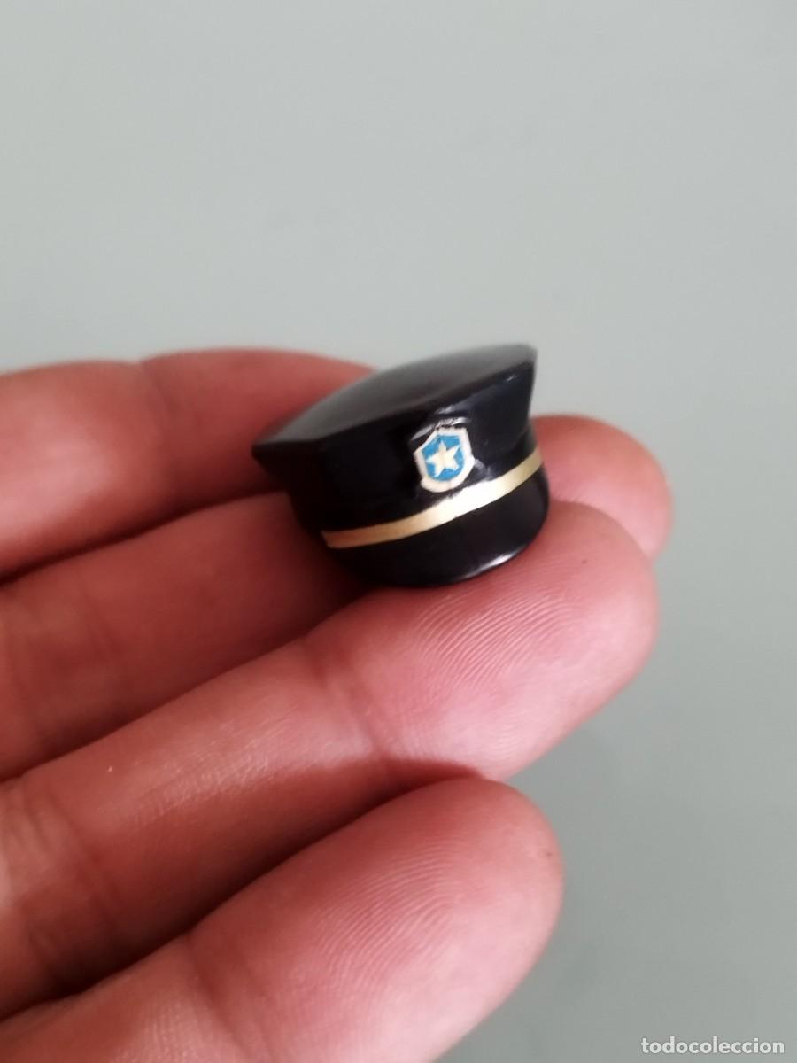 Playmobil: Figura Playmobil. Gorra de polic&iacute;a cl&aacute;sica de plato.