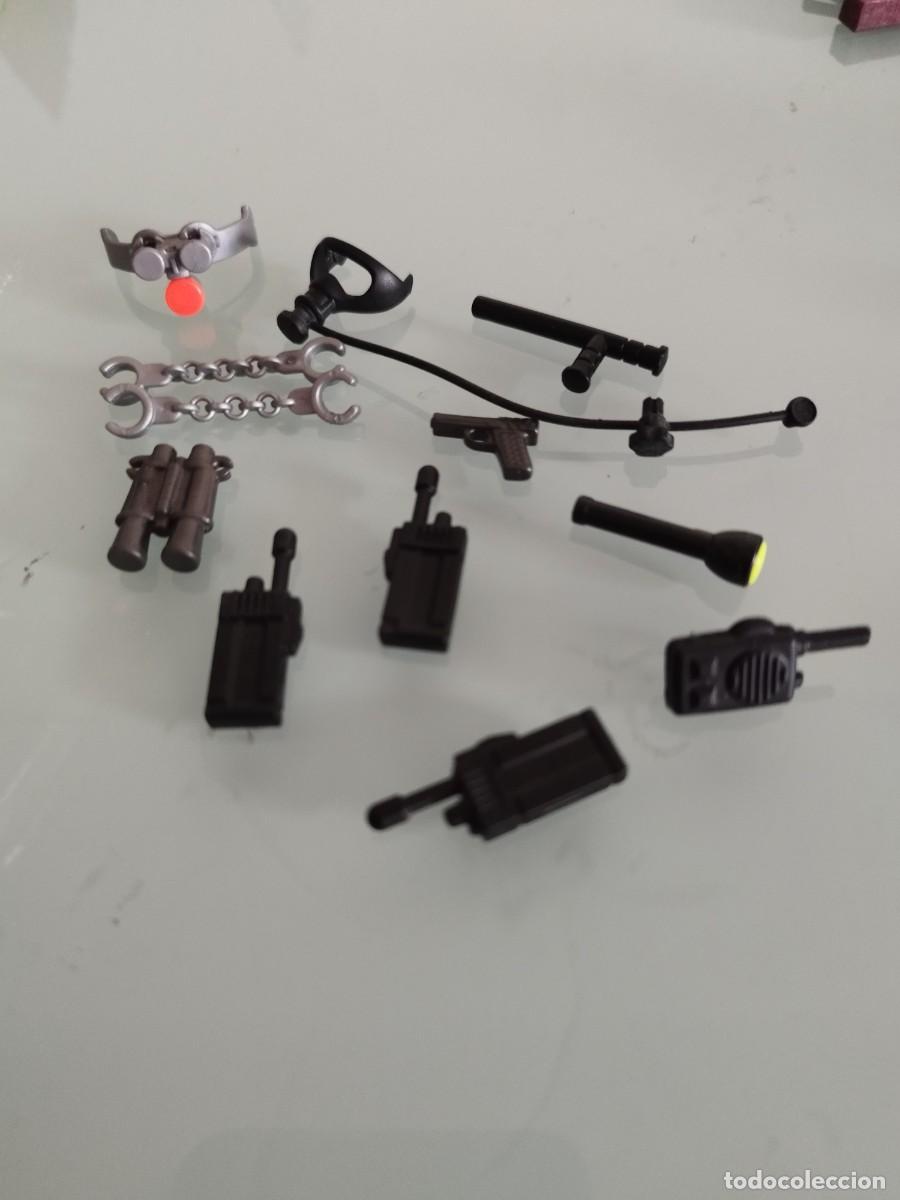 Playmobil: Figura Playmobil. Lote de accesorios para polic&iacute;a y fuerzas de seguridad.