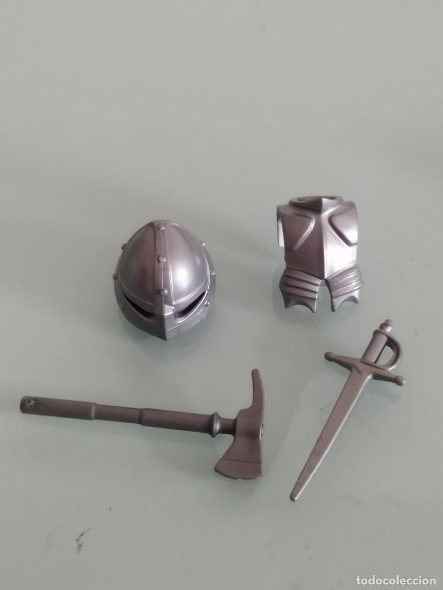 Playmobil: Figura Playmobil. Conjunto de accesorios de armas, armadura yelmo. Medieval, caballero, pirata.