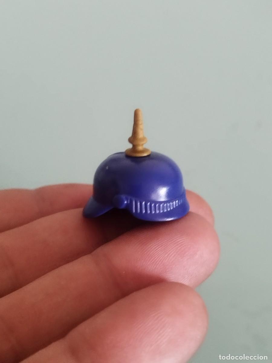Playmobil: Figura Playmobil. Casco con punta o pickelhaube azul . Guardia prusiana sigloXIX.