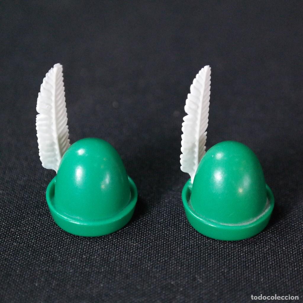 Playmobil: Playmobil dos gorros medievales con plumas ☼