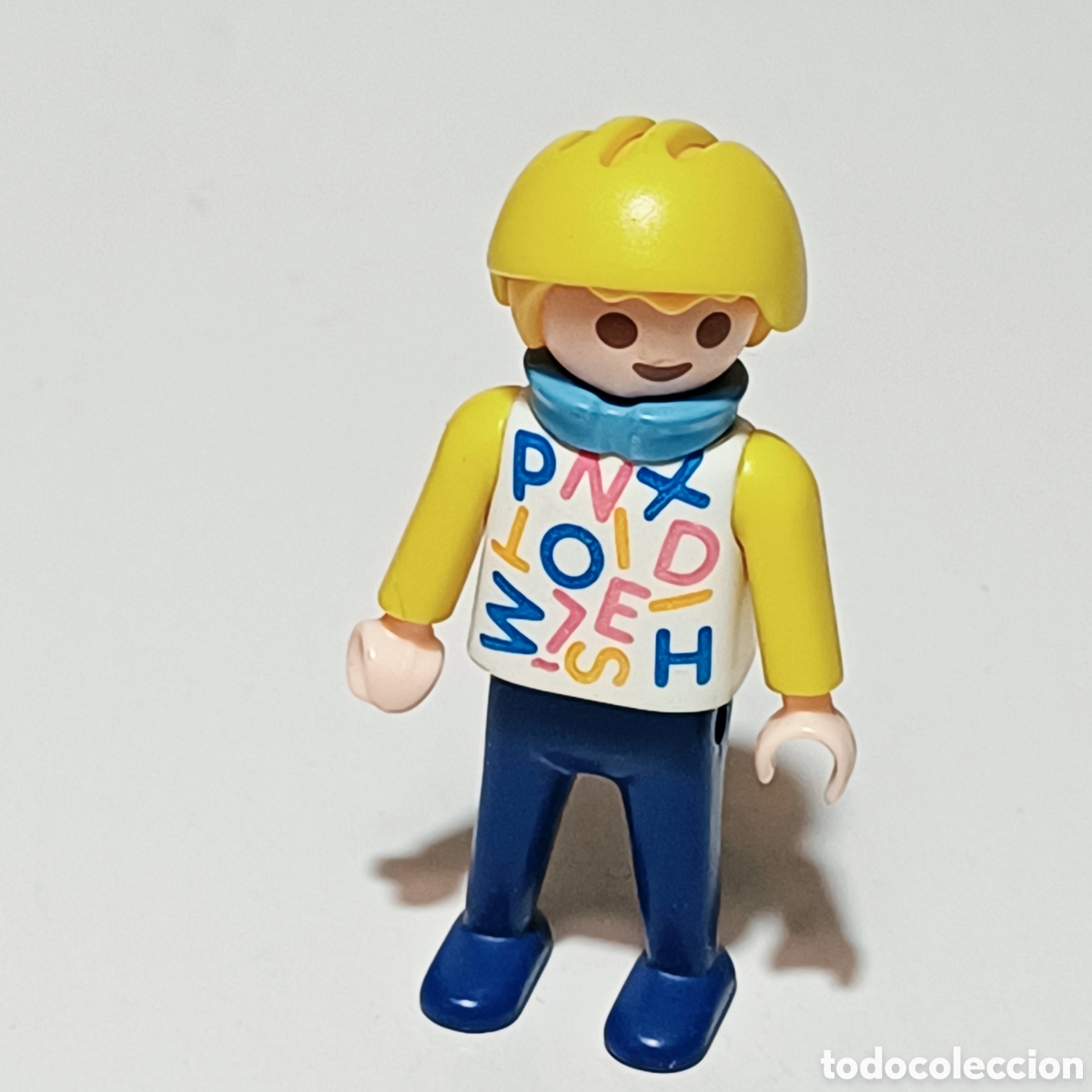 Playmobil: Figura ni&ntilde;o playmobil camiseta letras colores cuello azul pantal&oacute;n azul a&ntilde;o 1981