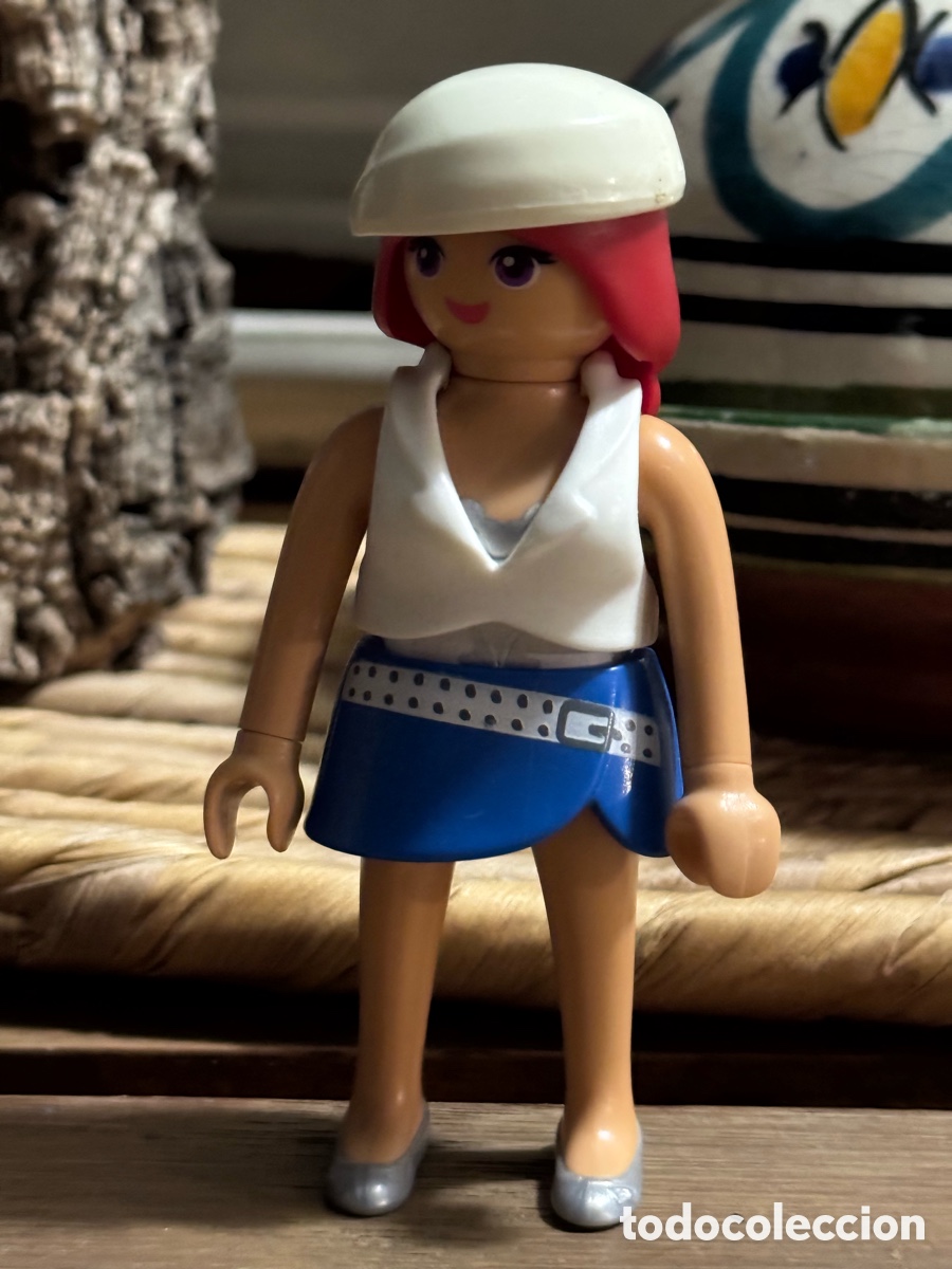 Playmobil: Playmobil figura mujer chica con gorra blanca
