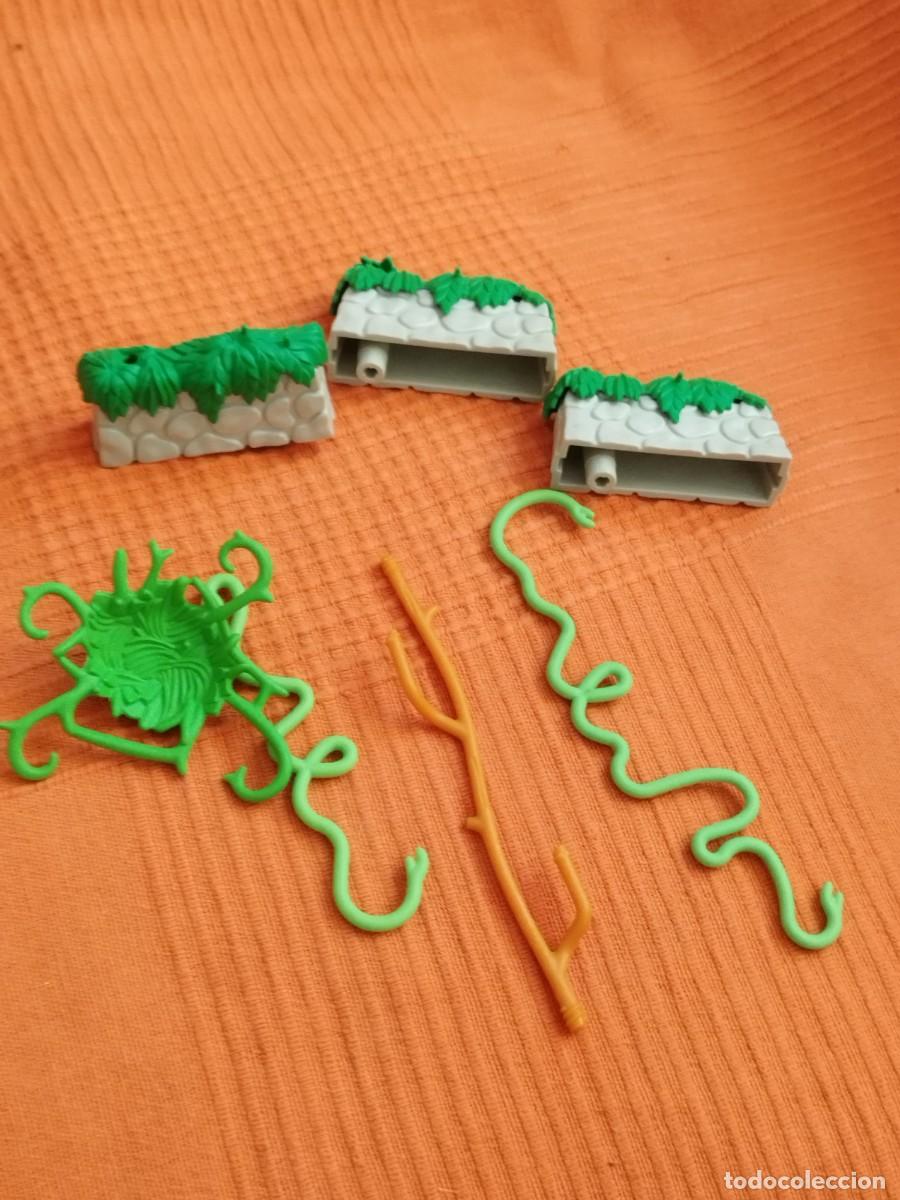 Playmobil: Figura Playmobil, accesorios de vegetaci&oacute;n. Nido, ramas, muro de ruinas, cas.