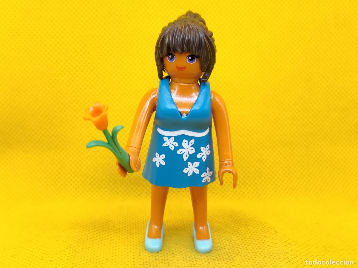 Playmobil: Playmobil Mujer actual con vestido azul y flor
