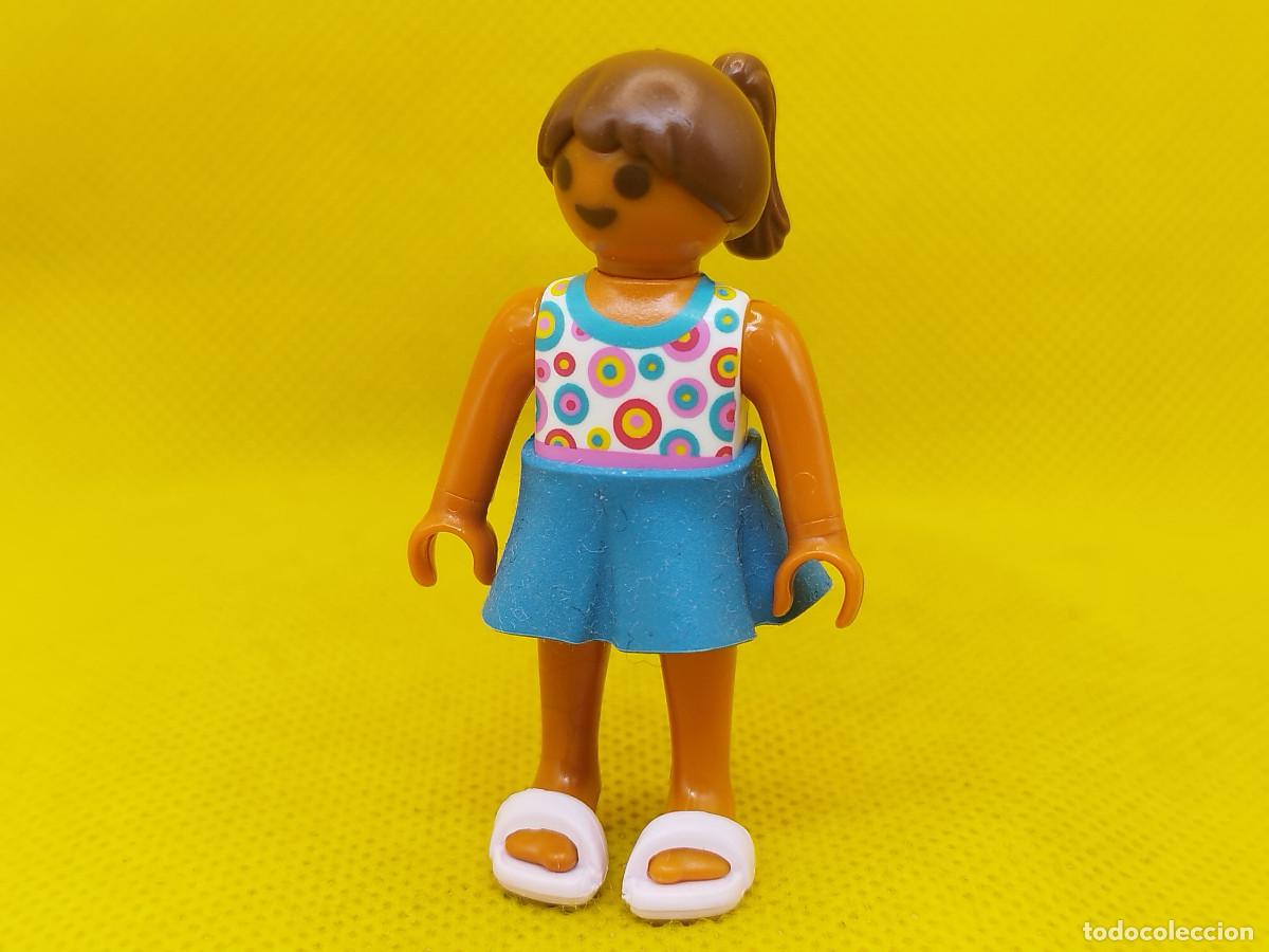 Playmobil: Playmobil Ni&ntilde;a con ropa de playa y coleta