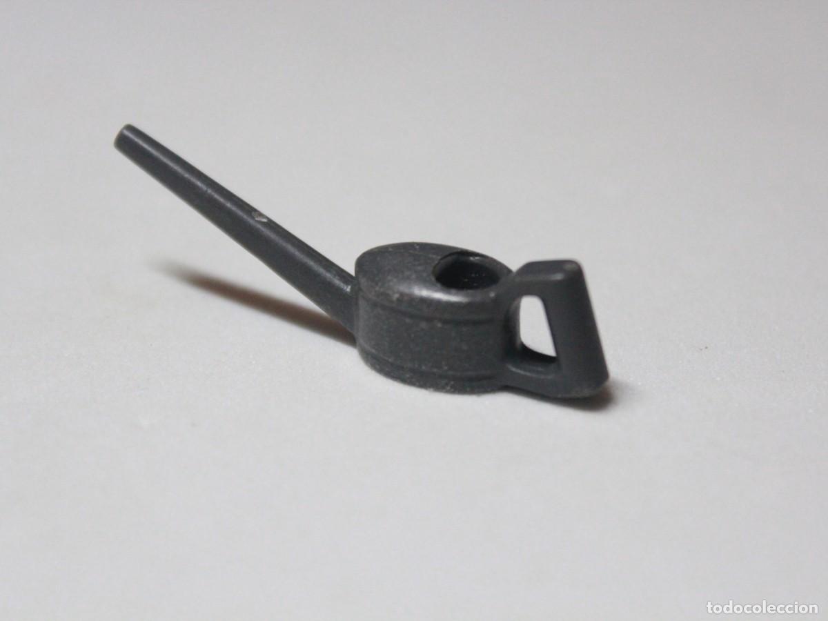 Playmobil: Accesorio playmobil aceitera gris boquilla larga taller mec&aacute;nico