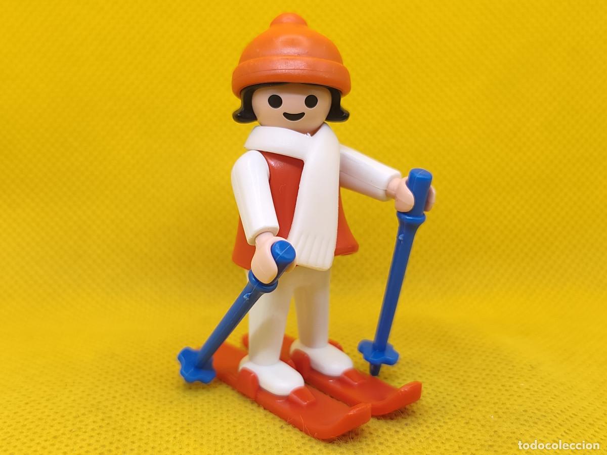Playmobil: Playmobil Ni&ntilde;a con esqu&iacute;es, gorro y bufanda