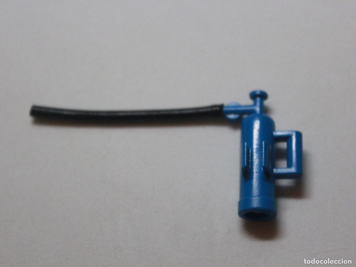 Playmobil: Accesorio playmobil bomba pulverizador azul con manguera negra jard&iacute;n