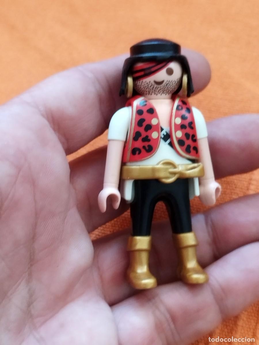 Playmobil: Figura Playmobil. Pirata, bucanero. Con pendientes y parches. Chaleco.