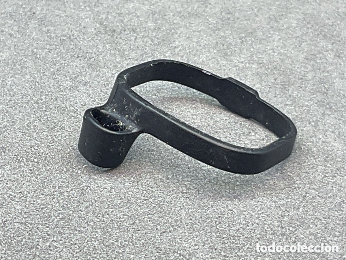 Playmobil: ACCESORIO PLAYMOBIL. CINTUR&Oacute;N NEGRO CON TRABILLA PARA CUCHILLO O DAGA.
