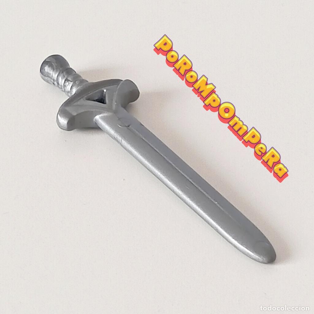 Playmobil: PLAYMOBIL espada plateada empu&ntilde;adura triangular caballero medieval rey pr&iacute;ncipe arma combate T5