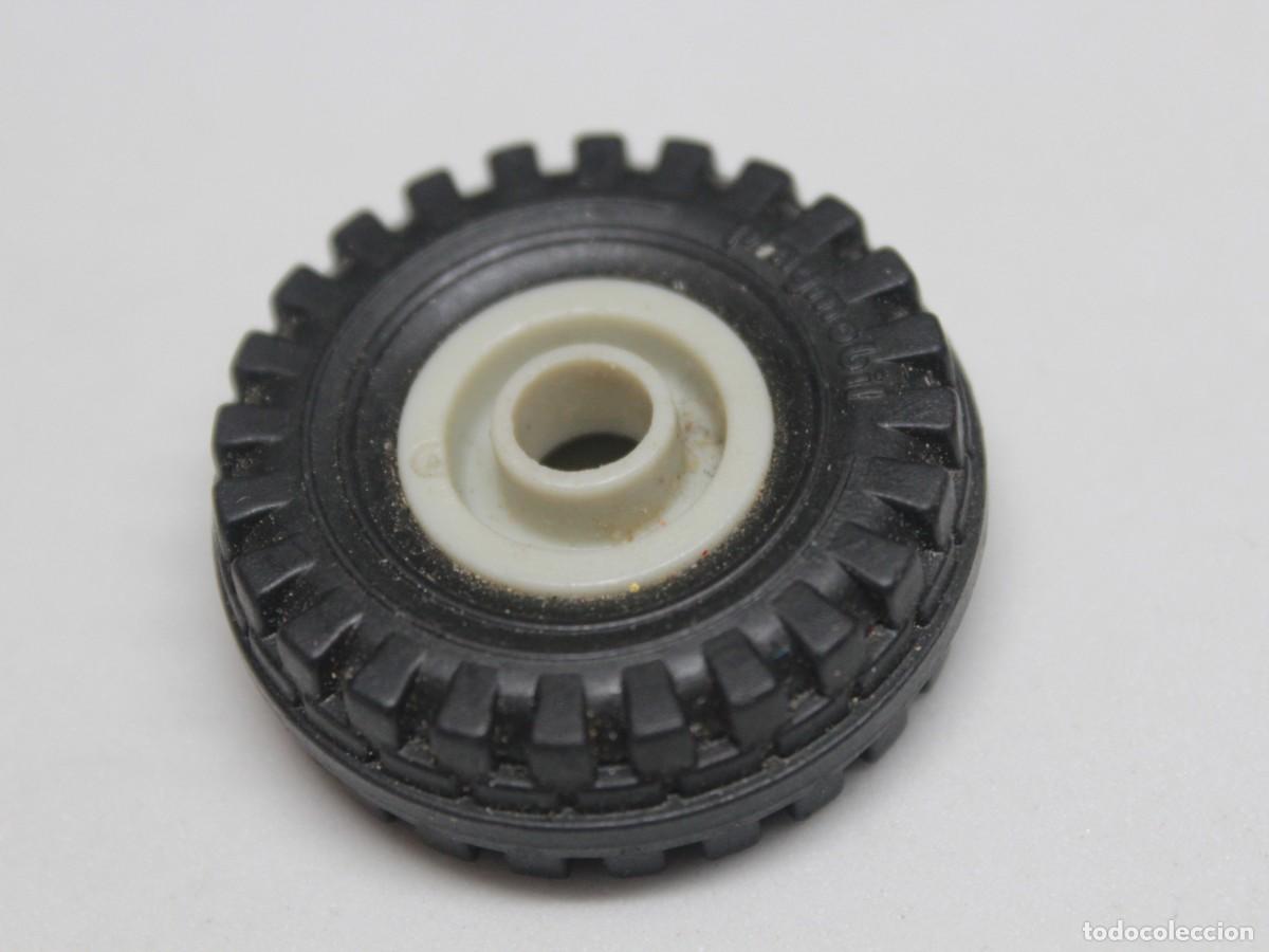 Playmobil: Accesorio playmobil rueda todoterreno neum&aacute;tico negro llanta blanca