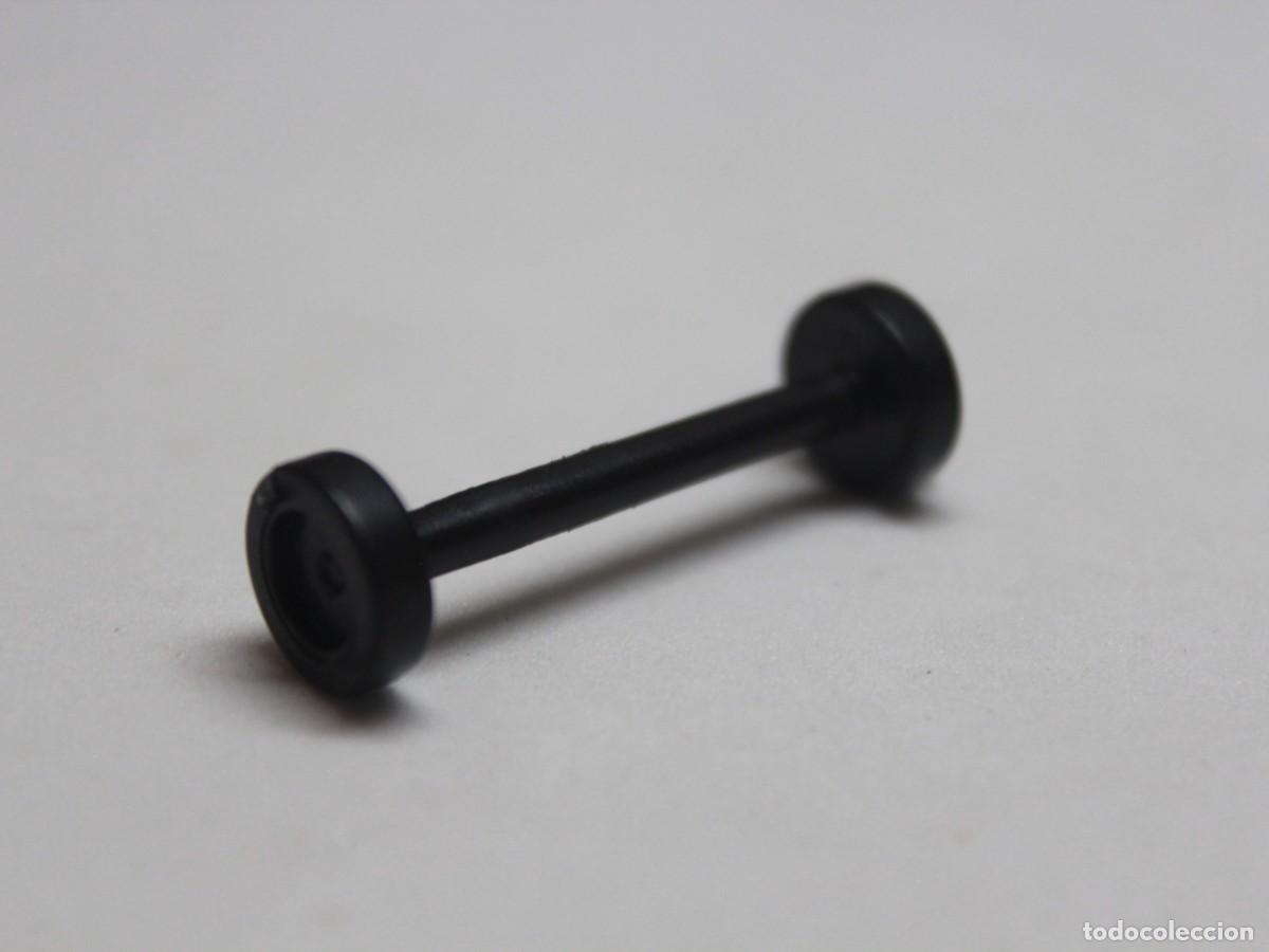 Playmobil: Accesorio playmobil eje negro con 2 ruedas peque&ntilde;as veh&iacute;culo