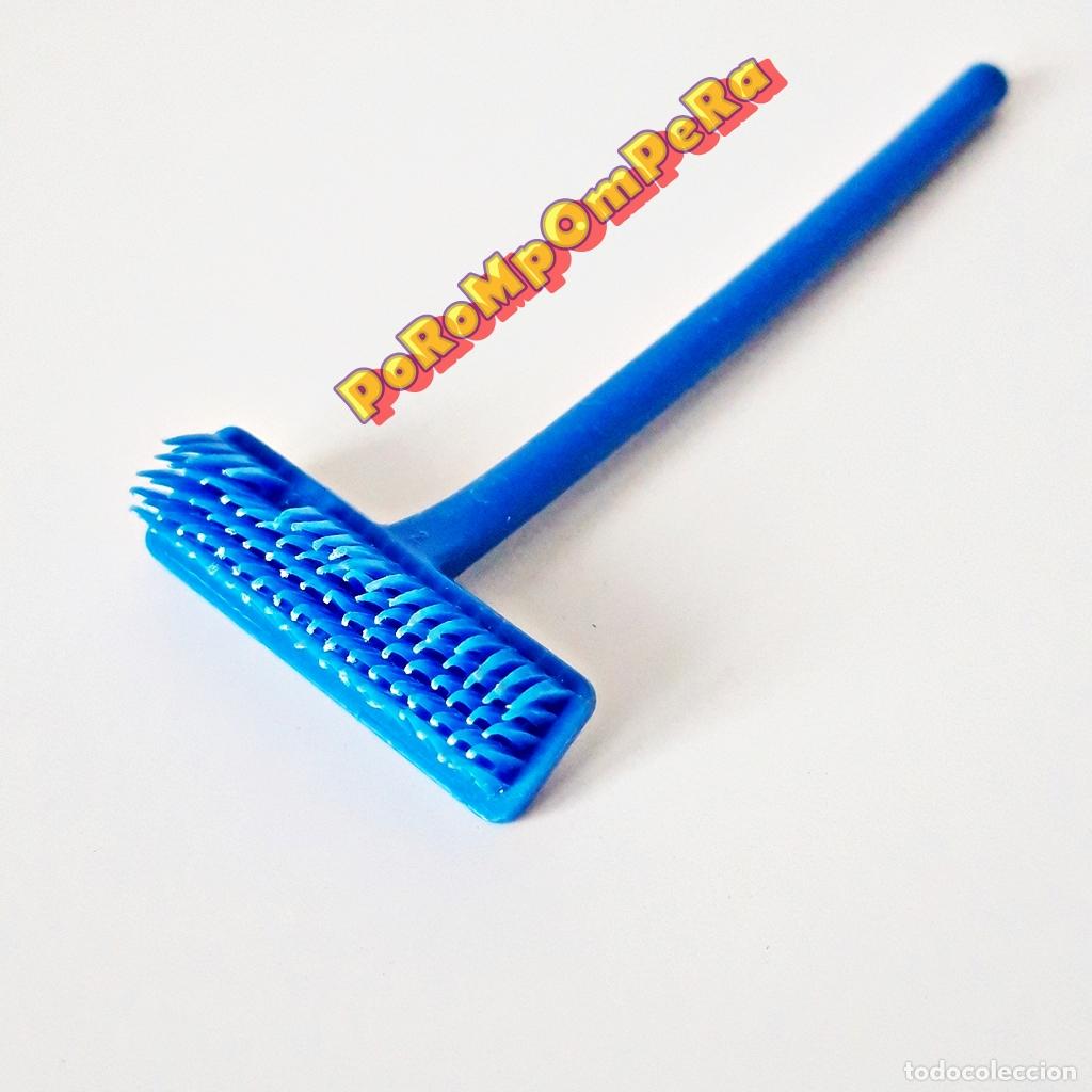 Playmobil: PLAYMOBIL escoba azul 3001 3240 3634 3935 404X 4082 4098 4344 4821 4855 522X 5937 7940 + cepillo HD5