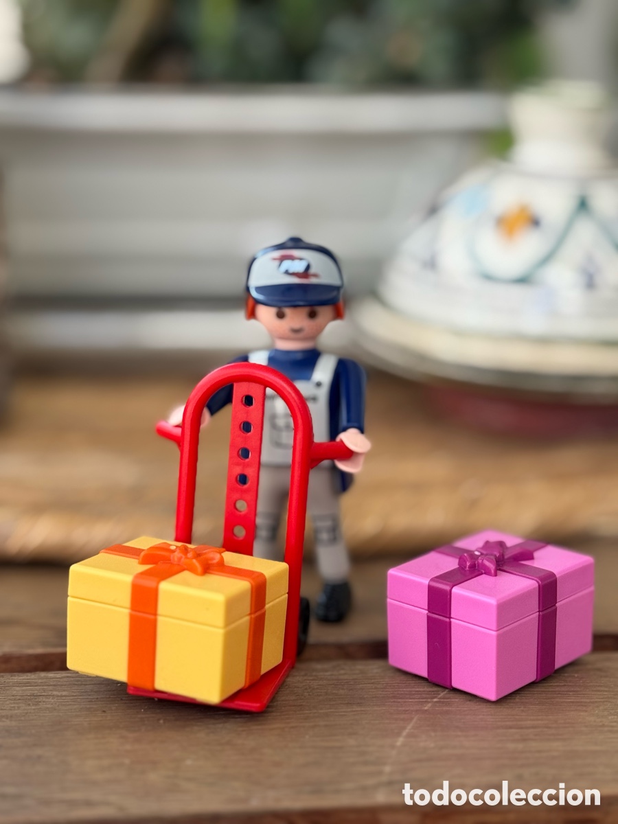 Playmobil: Playmobil repartidor con carretilla y 2 paquetes