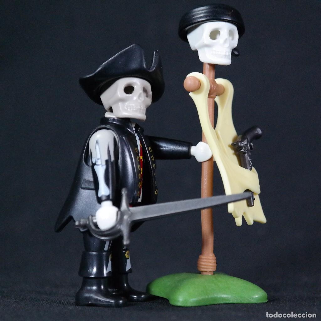 Playmobil: Playmobil pirata esqueleto con bandera ☼