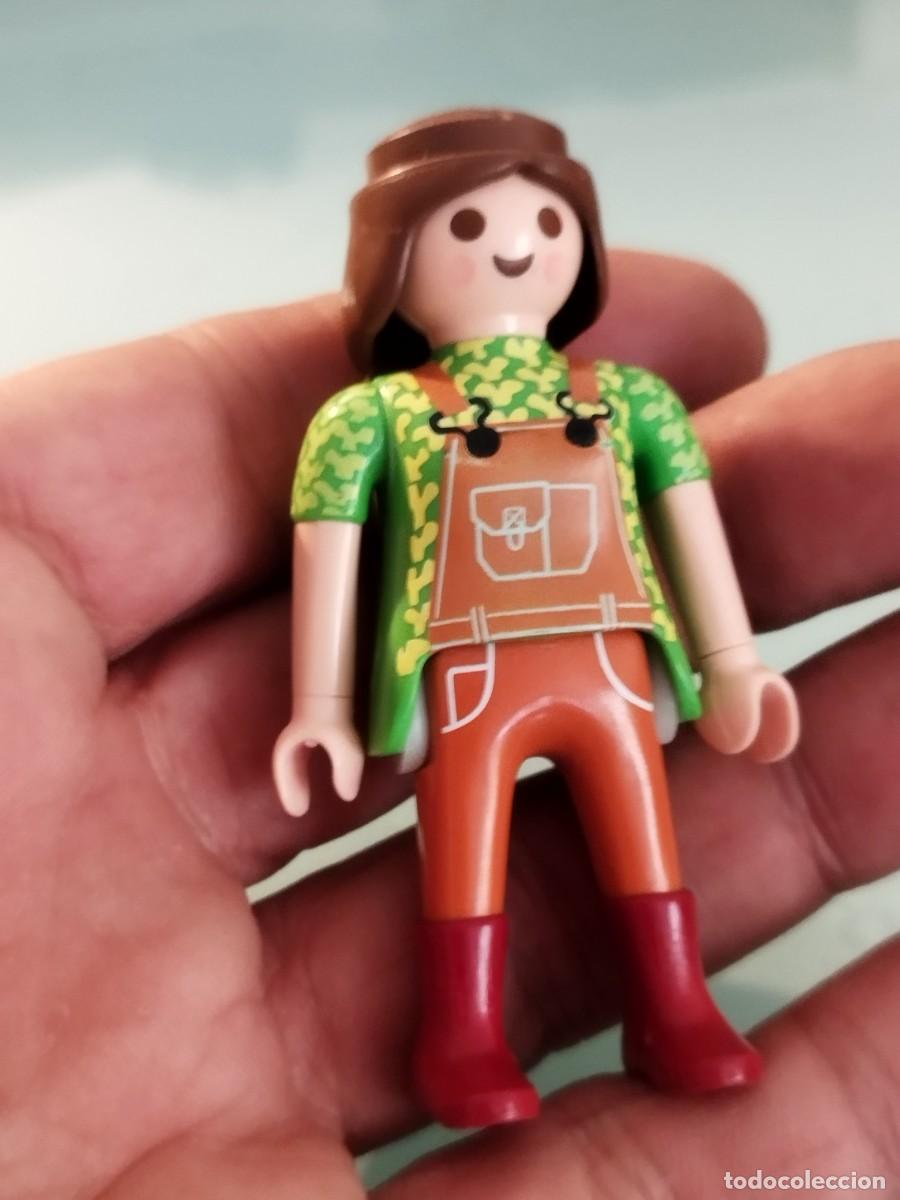 Playmobil: Figura Playmobil. granjera de la tem&aacute;tica Country o Farm.