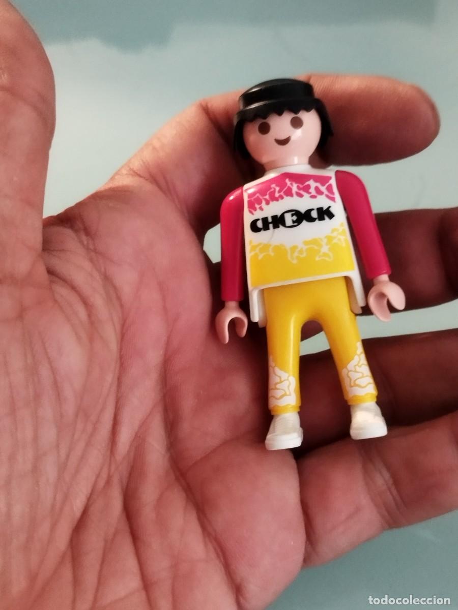 Playmobil: Figura Playmobil. Con vestimenta de equipo, uniforme. CHECK.
