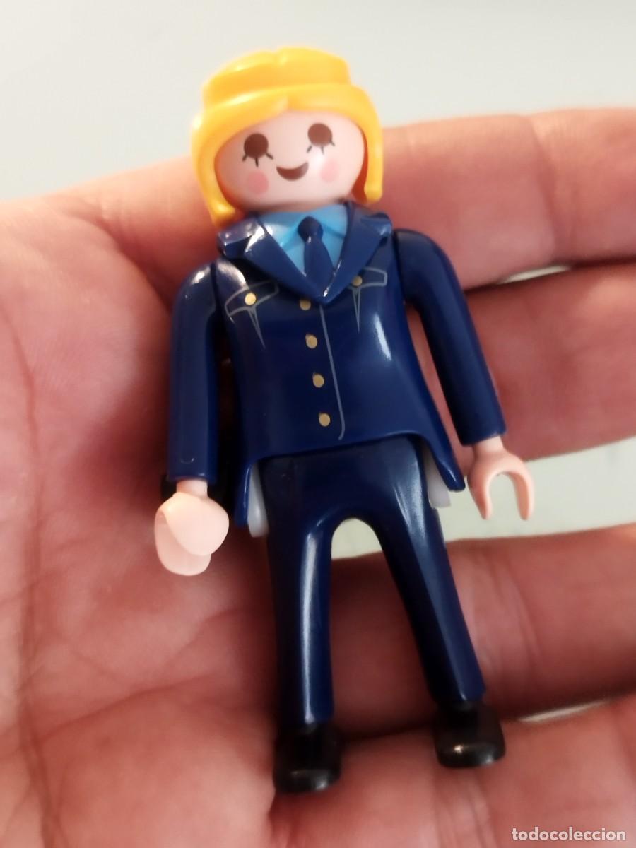 Playmobil: Figura Playmobil. Chica rubia empleada o azafata de la l&iacute;nea a&eacute;rea.