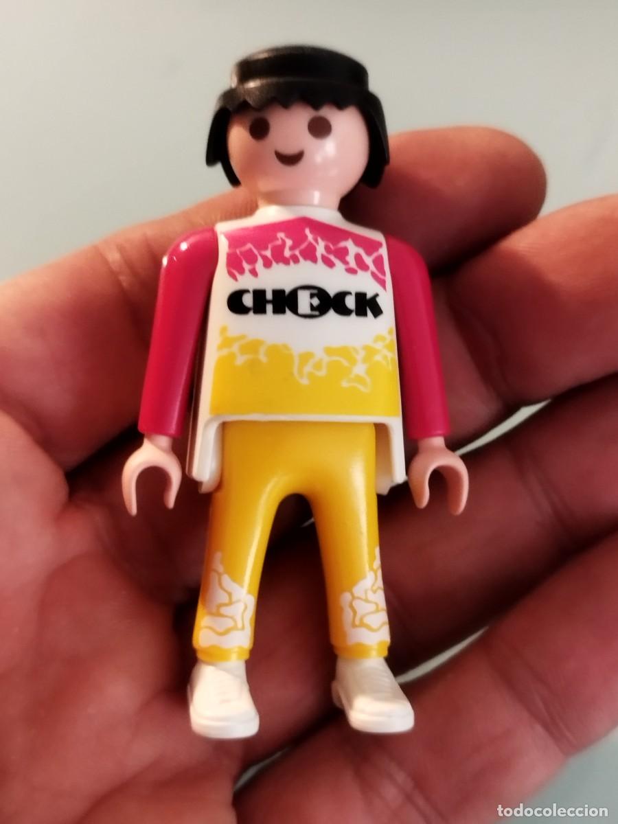 Playmobil: Figura Playmobil. Ciclista Con vestimenta de equipo, uniforme. CHECK. A&ntilde;os 90.