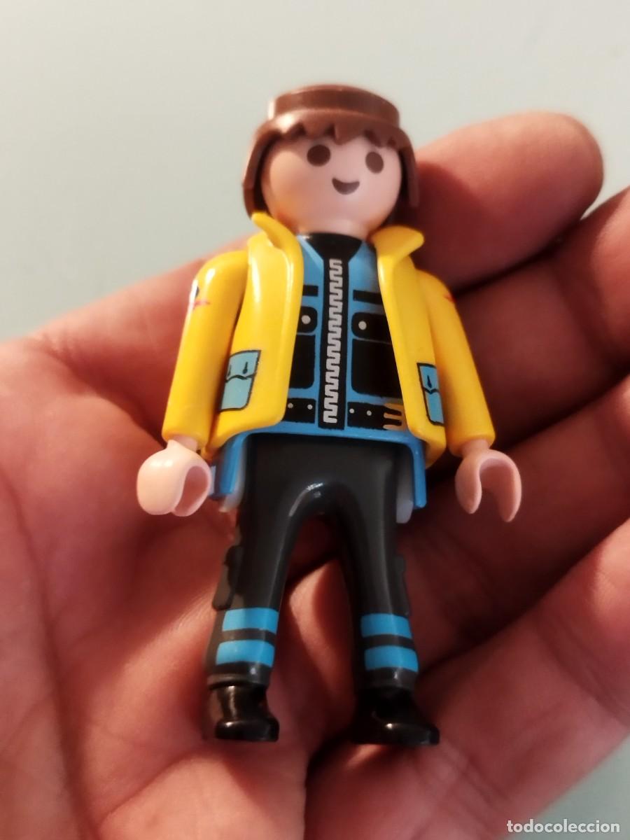 Playmobil: Figura Playmobil. Operario o trabajador central el&eacute;ctrica o electricista.