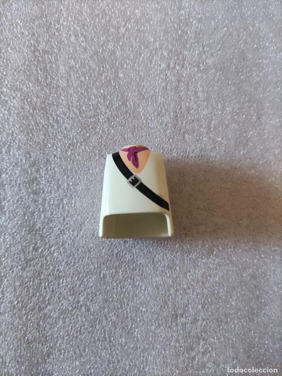 Playmobil: Torso hombre blanco pa&ntilde;uelo morado Recambios Playmobil