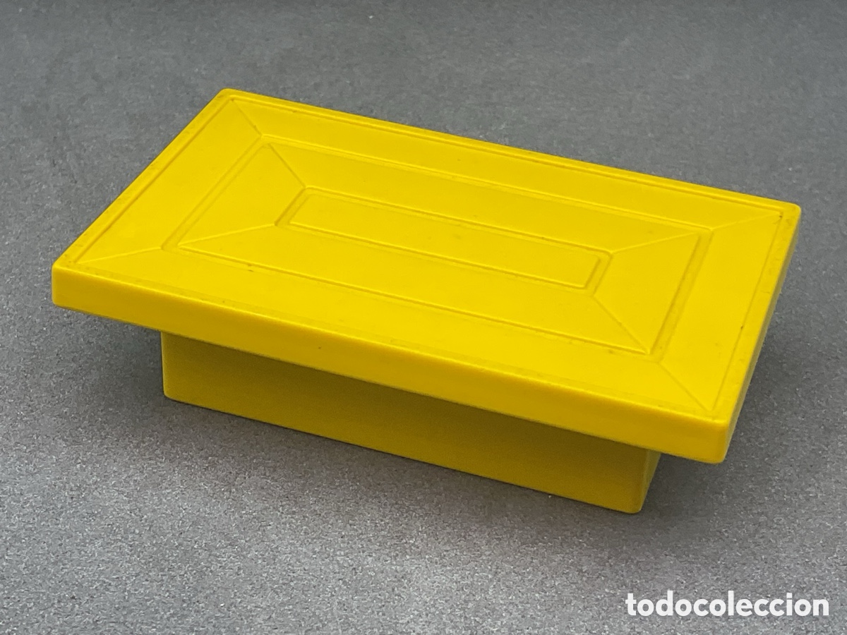 Playmobil: ACCESORIO PLAYMOBIL. MESA BAJA COLOR AMARILLO.