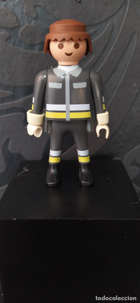 Playmobil: PLAYMOBIL BOMBERO SIN ACCESORIOS